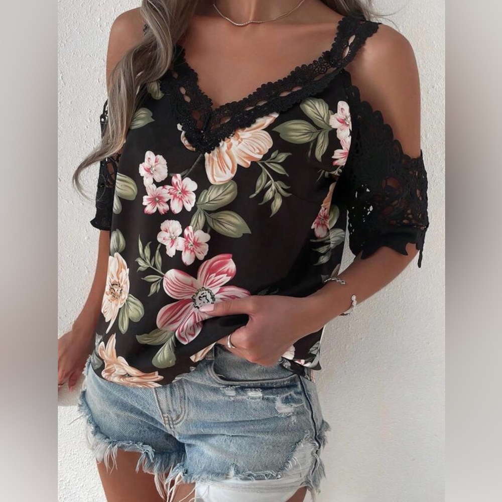 SHEIN Floral Top with Lace Sleeves